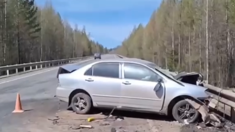 Две Toyota Corolla столкнулись и одна из них загорелась в Нижнеилимском районе